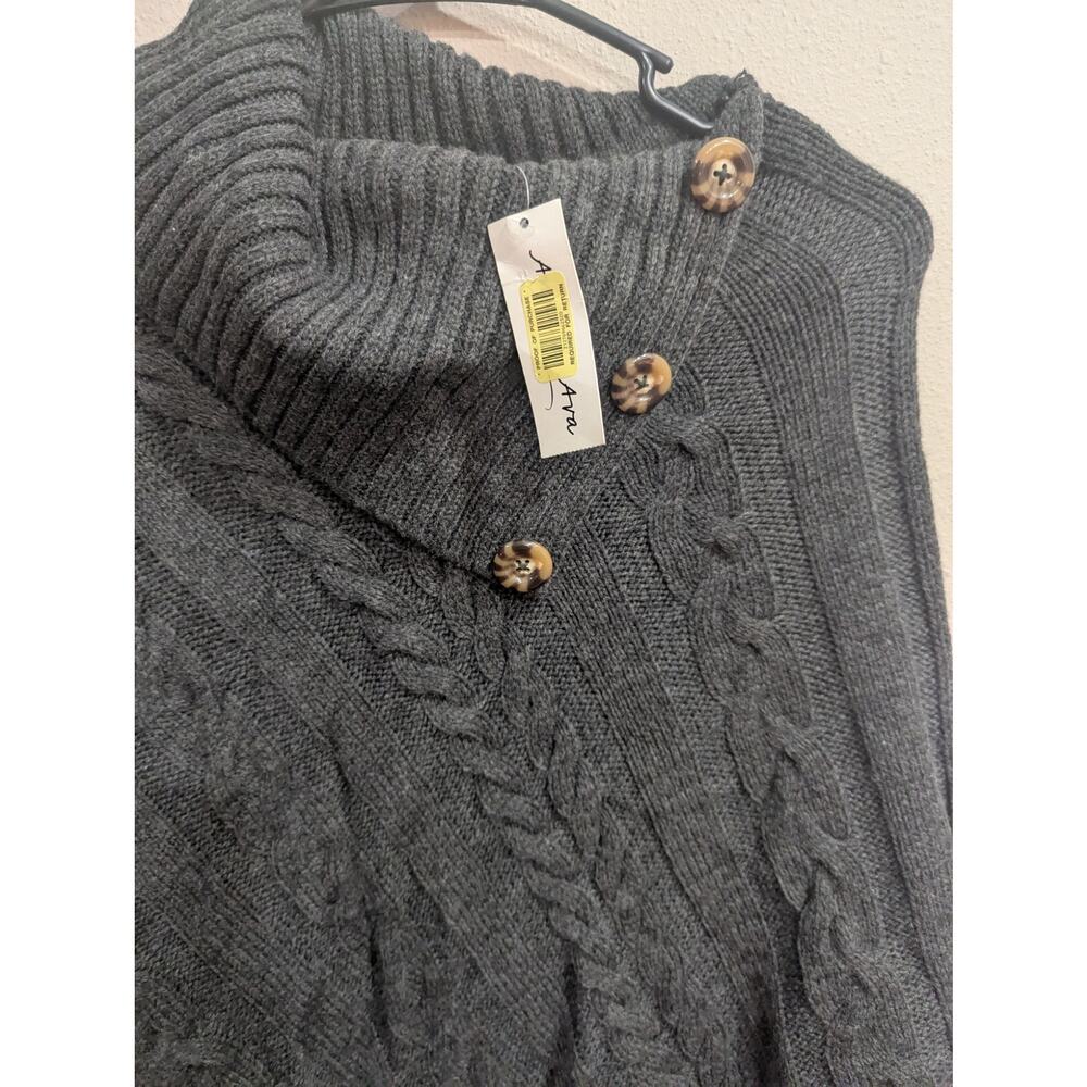 Women's grey Pancho style sweater w/button collar by Anna & Ava one size NWT - Picture 2 of 7